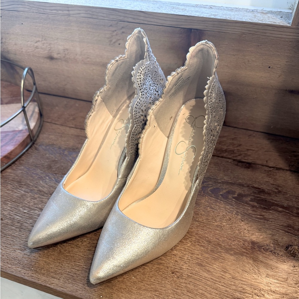 Jessica Simpson pumps
